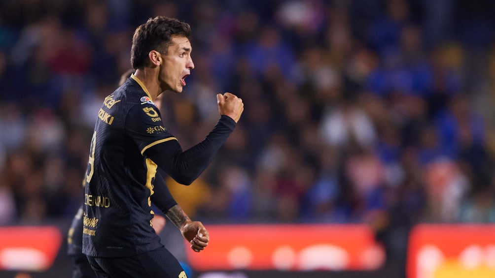 Juan Ignacio Dinenno celebra un gol