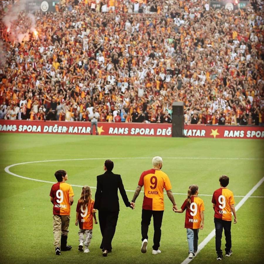 Icardi y Nara en el estadio del Galatasaray