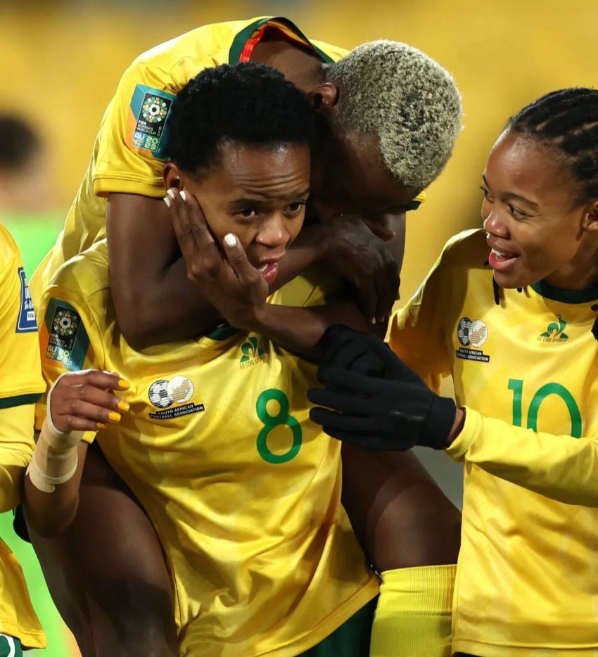 Las sudafricanas en festejo tras uno de sus goles