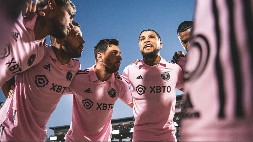 TWITTER: @InterMiamiCF Messi en la reunión de equipo del Inter Miami
