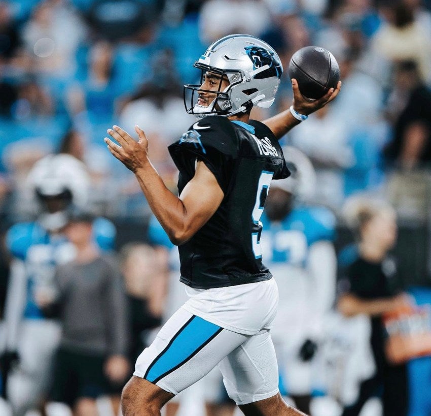 Young lanzando en partido