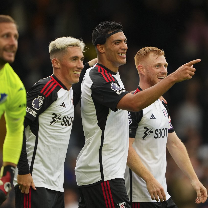 Raúl Jiménez en celebración de gol con Fulham