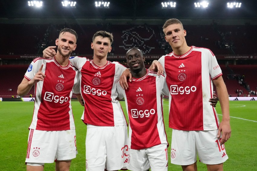 Ajax tras su victoria ante Heracles