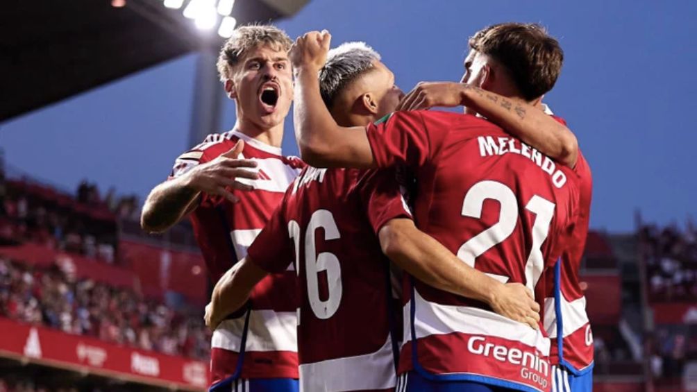 Granada celebra el gol del triunfo ante Mallorca