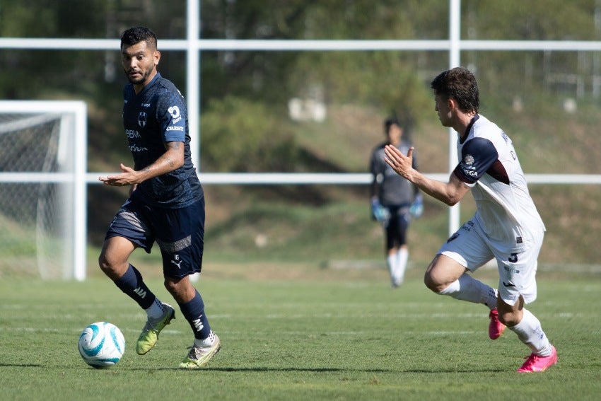 Tecatito Corona en su debut con Rayados