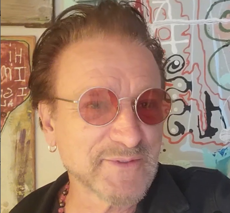 Pavel Sfera, imitador de Bono