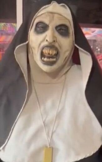 La Monja de la Feria es la sensación del momento 