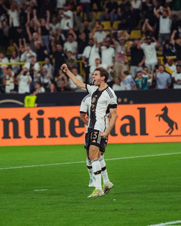 Thomas Müller celebrando su gol 