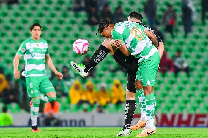 MEXSPORT Viñas salió lesionado del partido