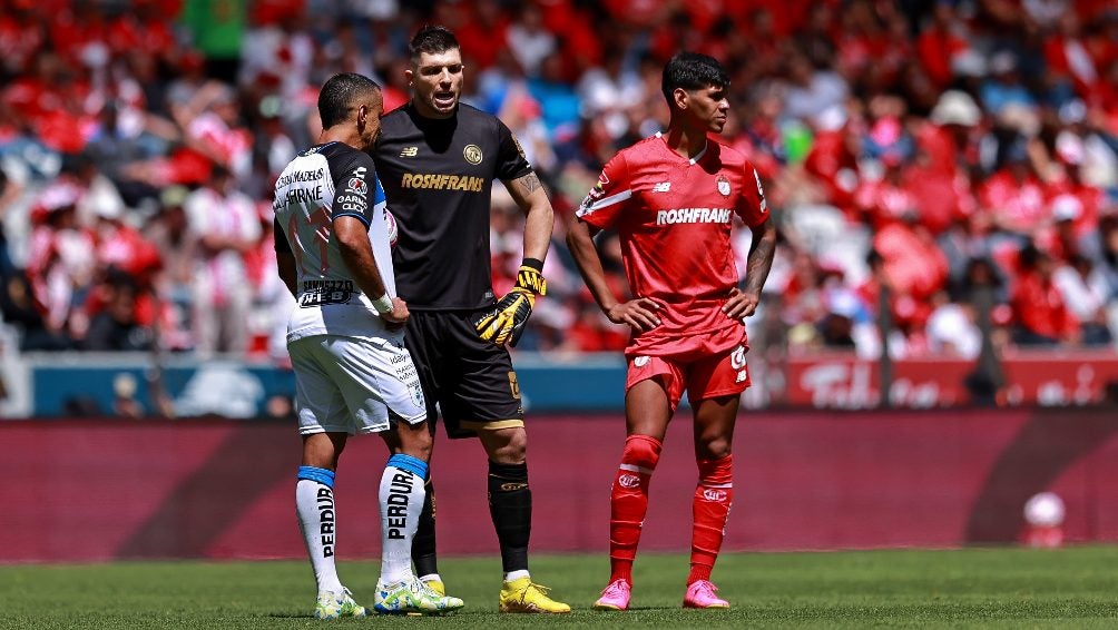 Tiago Volpi durante el partido