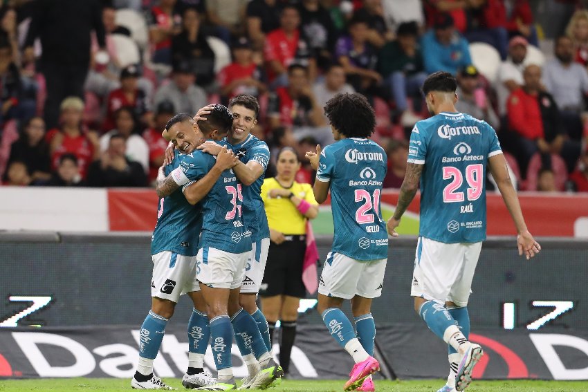 Mazatlán en celebración de gol vs Atlas