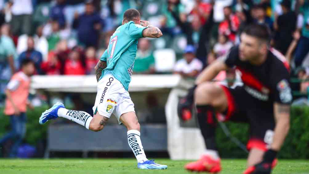 'Diente' López en celebración tras su gol