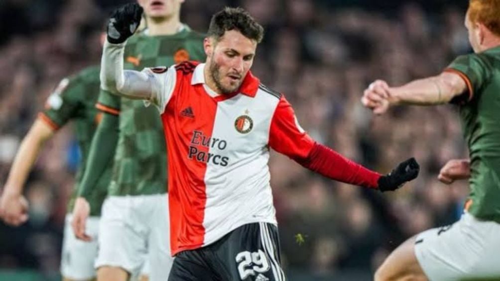 Giménez durante un partido con el Feyenoord