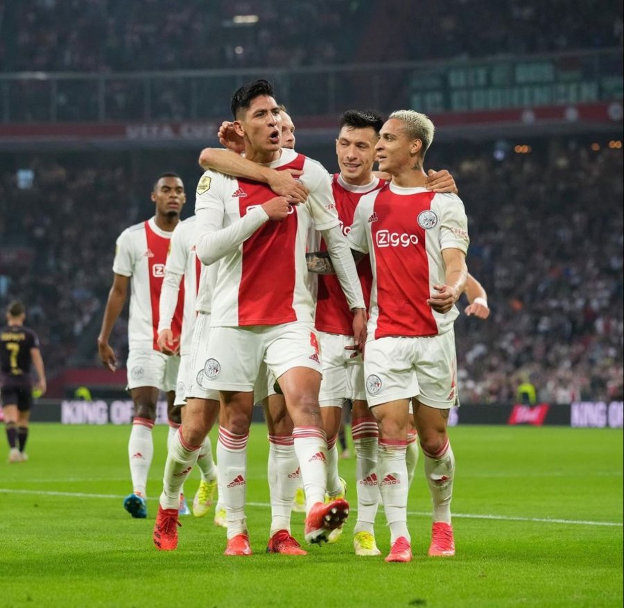 Ajax vendió a 17 jugadores