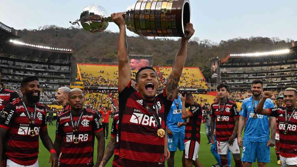 Jugadores del Flamengo celebran el título en 2022