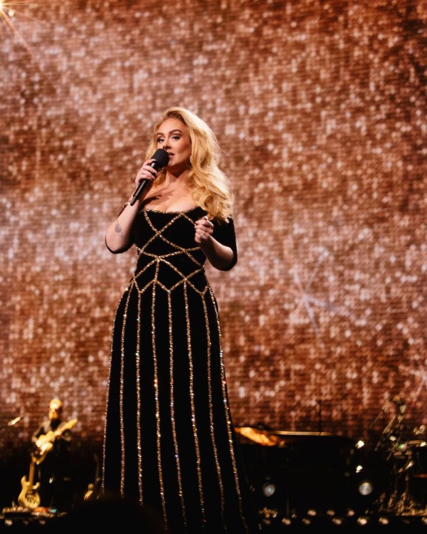 Adele durante su concierto en Las Vegas 