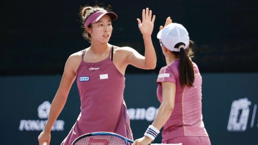 TWITTER: @WTAGuadalajara Aoyama-Shibahara celebran un punto