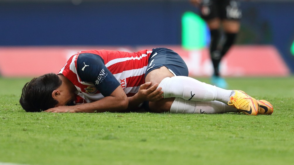 José Juan Macías lesionado durante un partido
