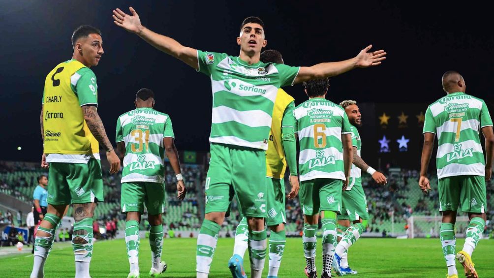 Brunneta celebrando un gol con Santos