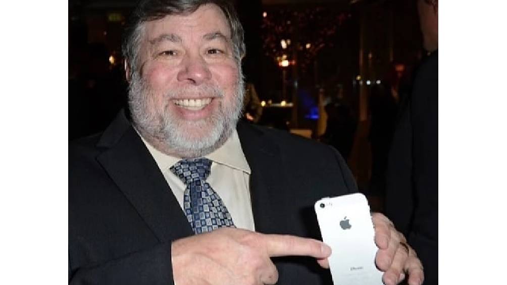 Steve Wozniak junto son Stve Jobs fundó Apple. 
