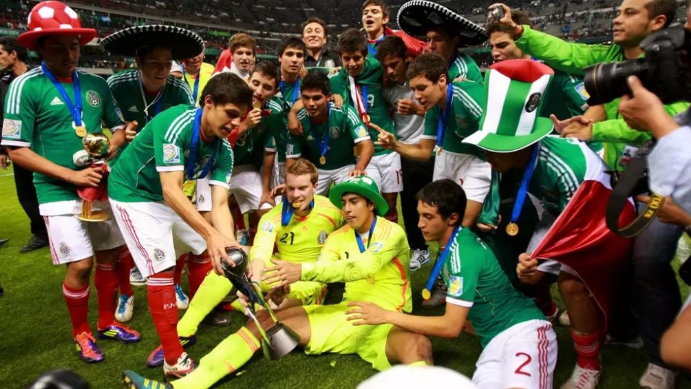 México levantó el título en el Azteca en 2011