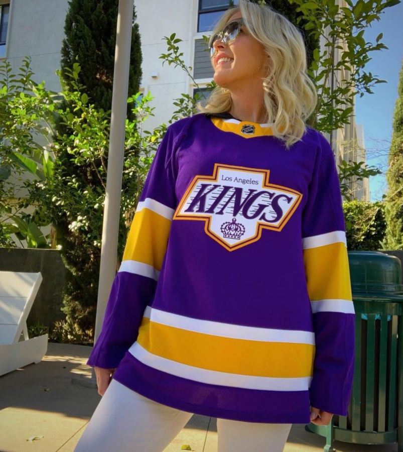 Jeanie Buss con una colaboración de Lakers y Kings