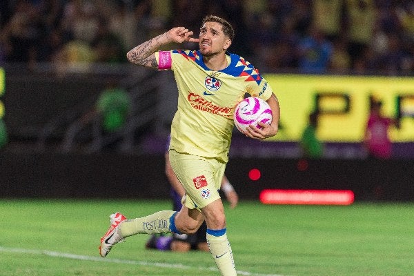 Diego Valdés jugando con el América