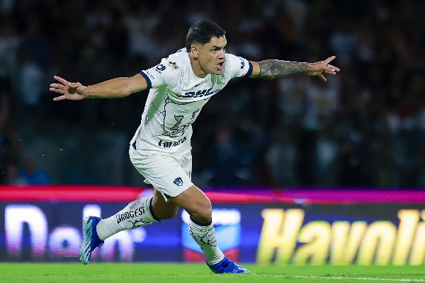 Gabriel Fernández celebrando su gol 