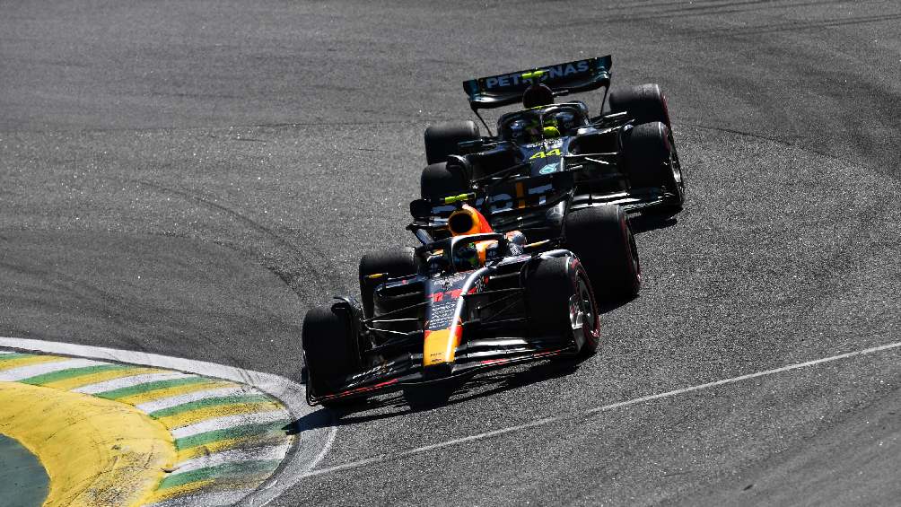 El mexicano adelanta a Hamilton en el GP de Brasil