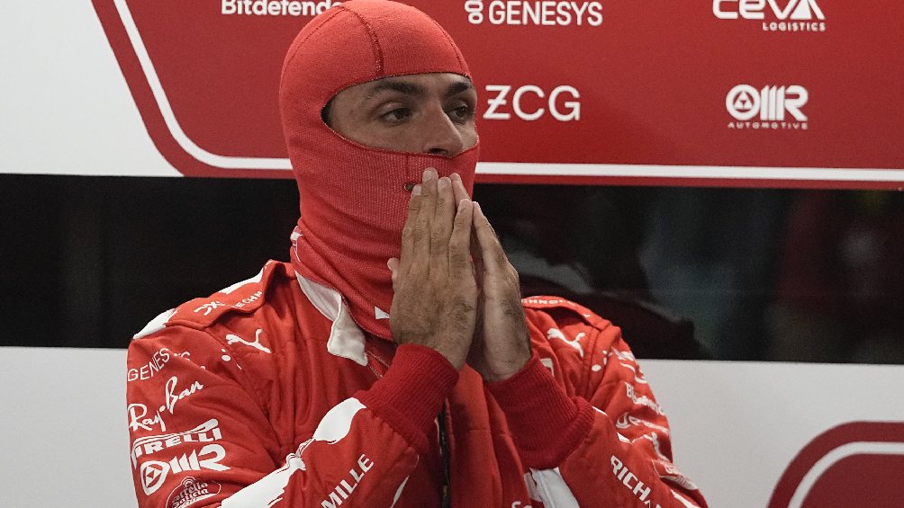 Sainz se lamenta tras abandonar la FP1 de Las Vegas, el jueves