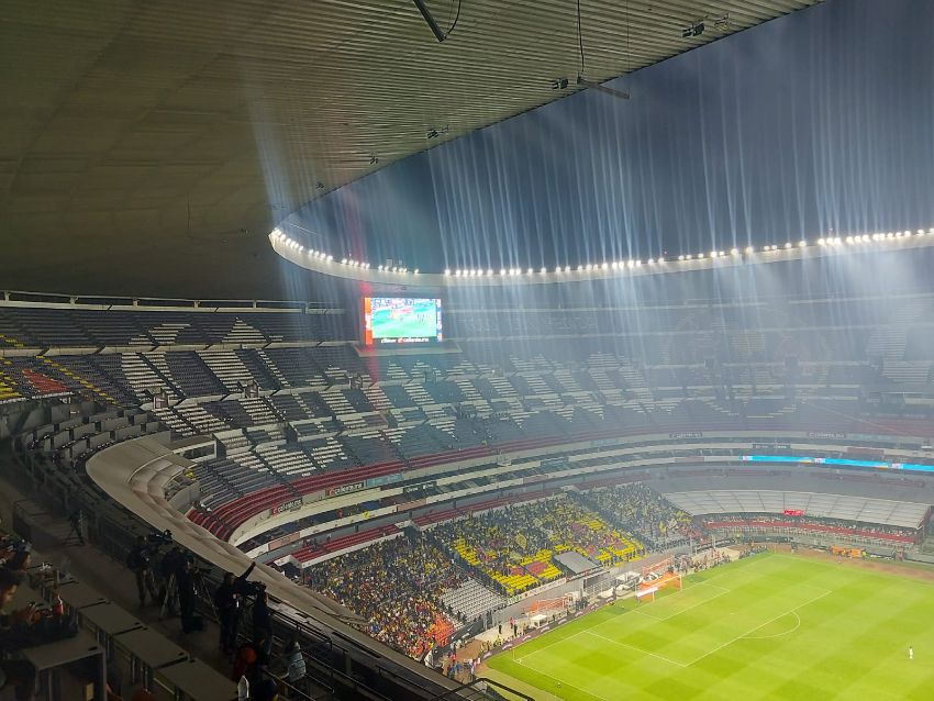 Estadio Azteca vacío en la Final de Ida 