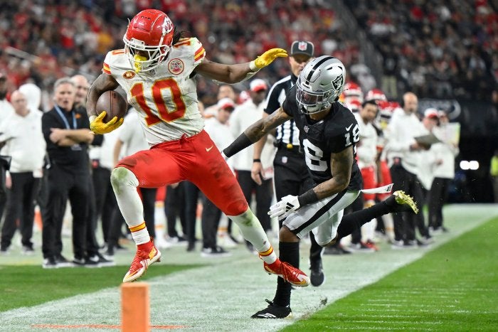 AP Chiefs remontó a Raiders