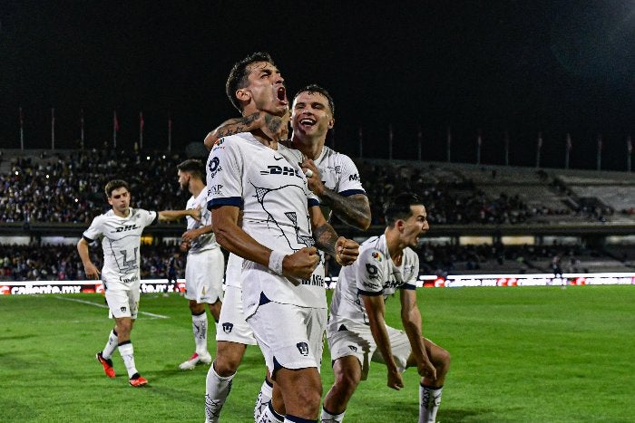 Dinenno celebra un gol