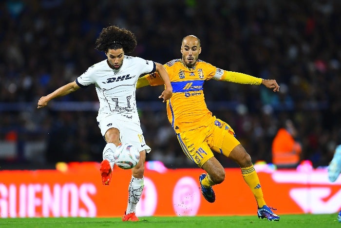 'Chino' Huerta jugando para Pumas