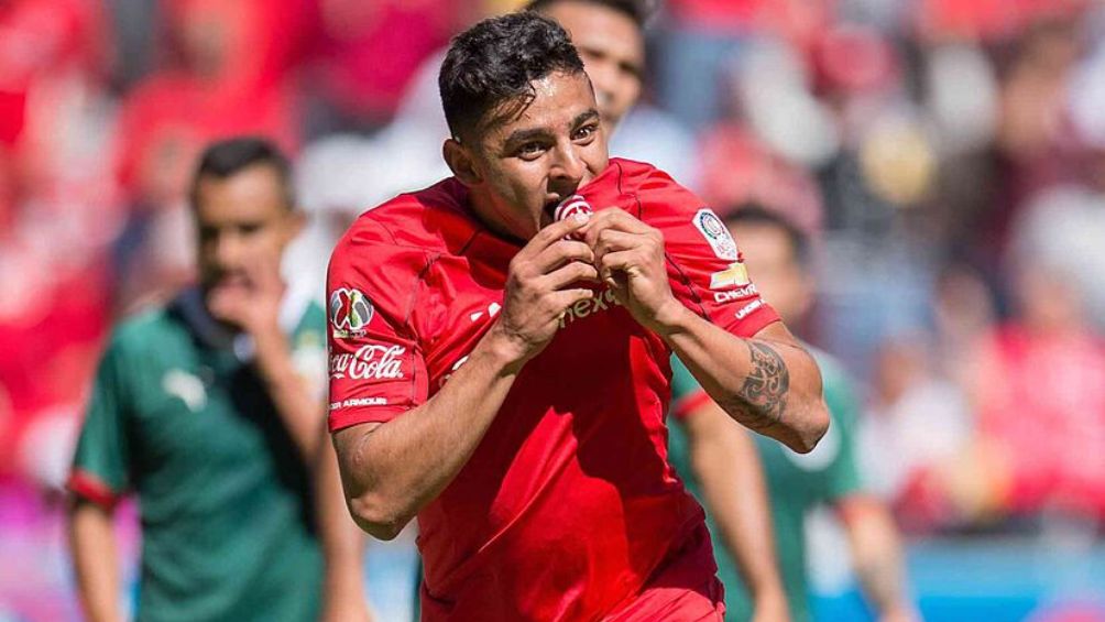 Vega celebra un gol con Toluca