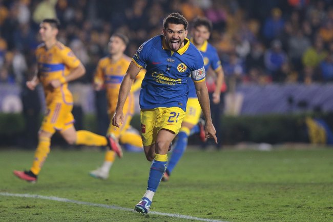 Henry Martín celebra un gol