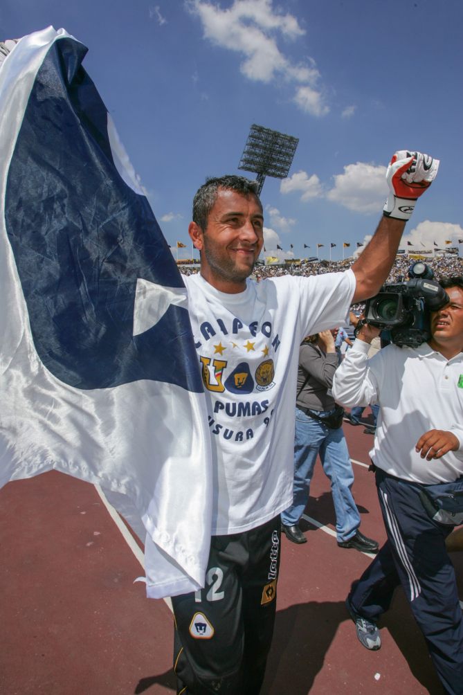 Bernal celebrando título de los Pumas