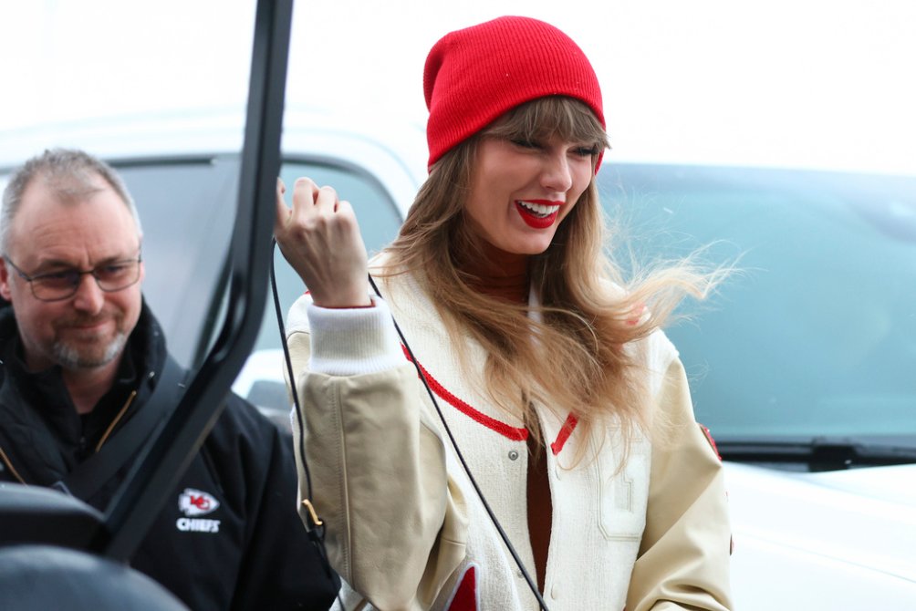 Taylor en su llegada al Highmark Stadium 