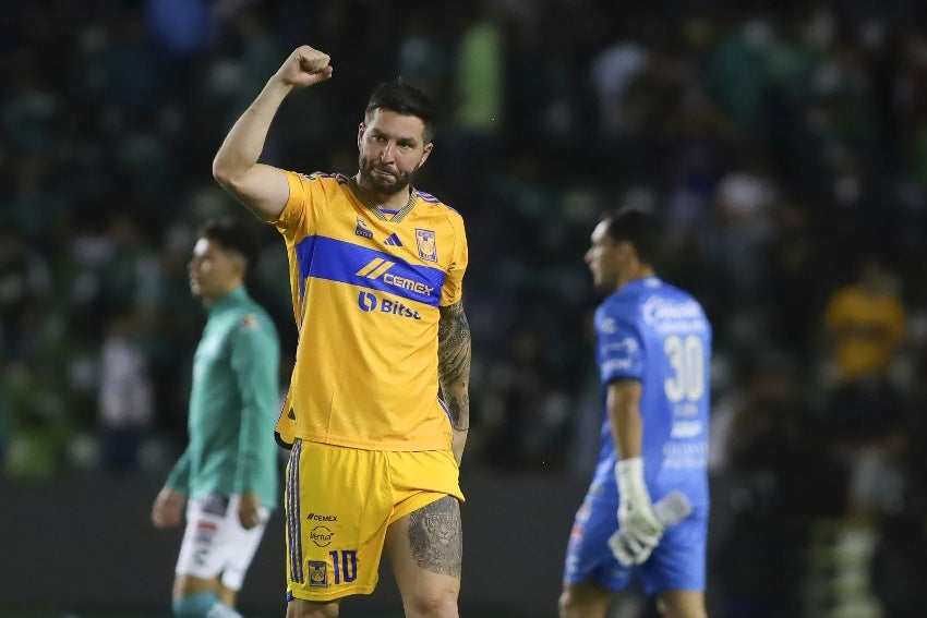 MEXSPORT Gignac en celebración de gol con Tigres