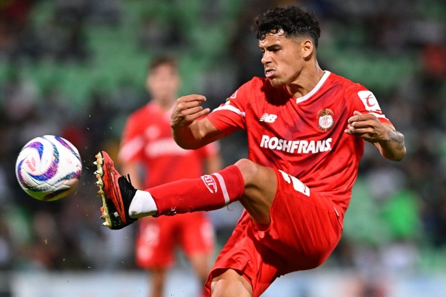 Araújo en juego ante Santos