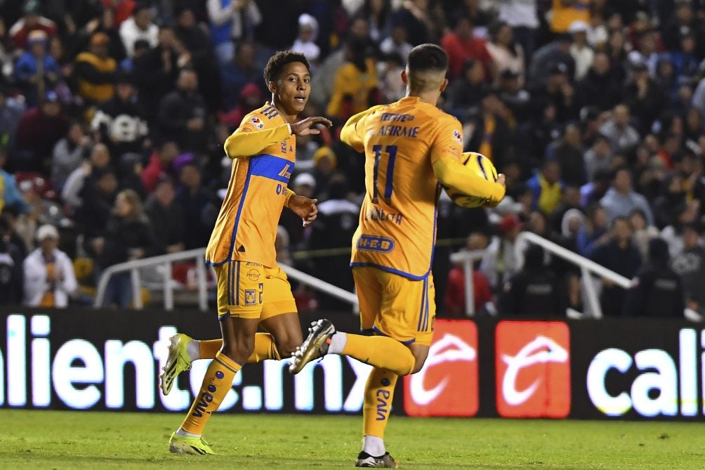 Ozziel Herrera celebra el gol ante Querétaro