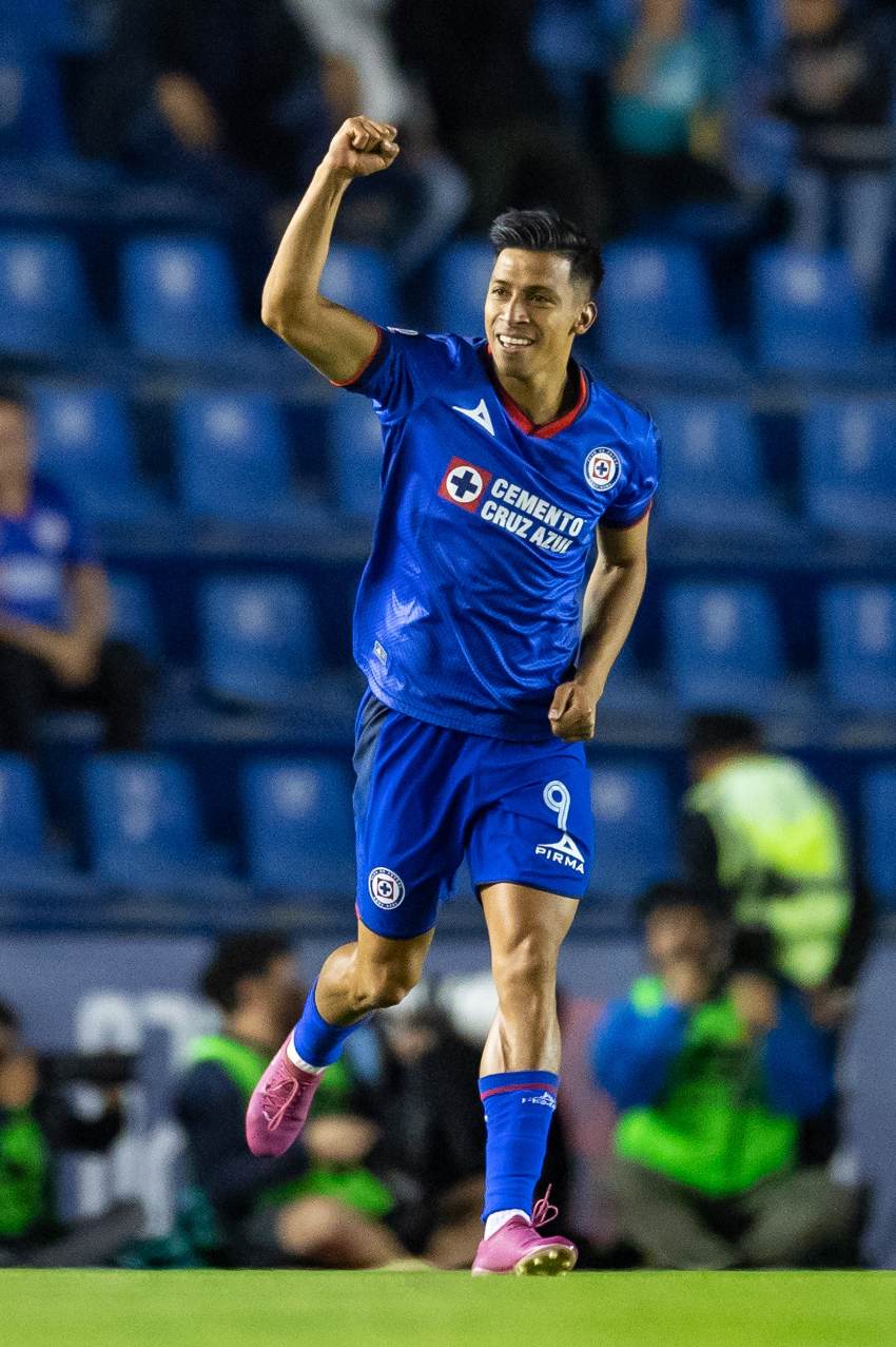 Ángel Sepúlveda celebrando su gol con Cruz Azul