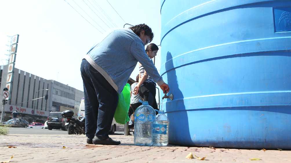 Varias zonas de la Ciudad de México así como del Edomex sufren por la escasez de agua.  