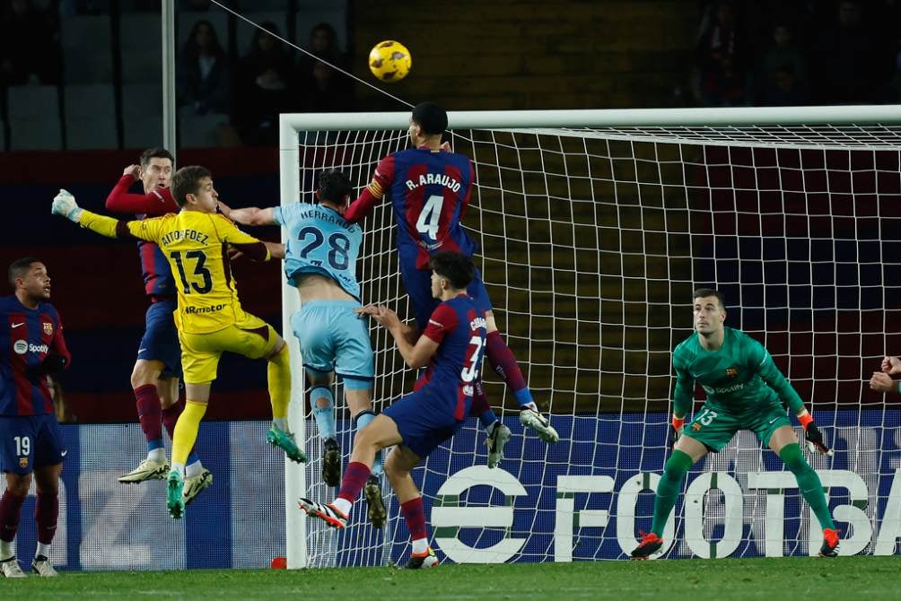 Aitor Fernández subió a rematar en busca del empate