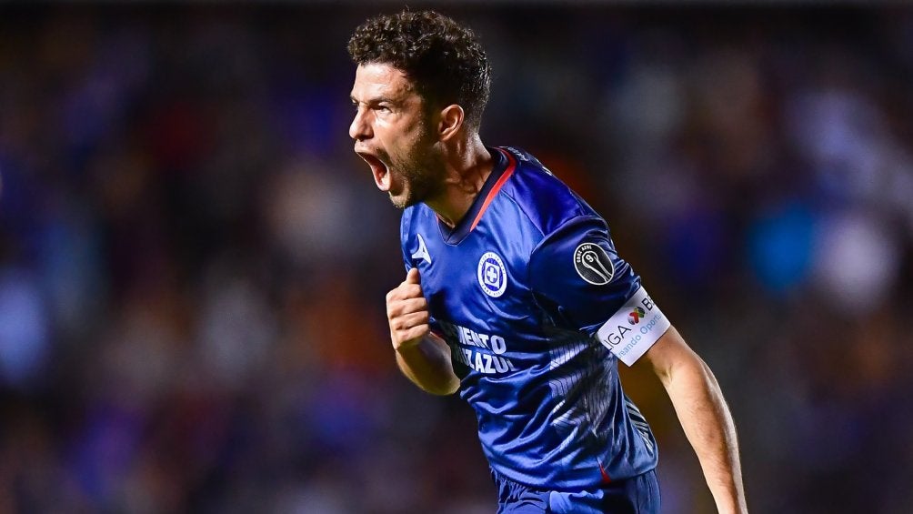 Nacho Rivero celebrando el primer gol