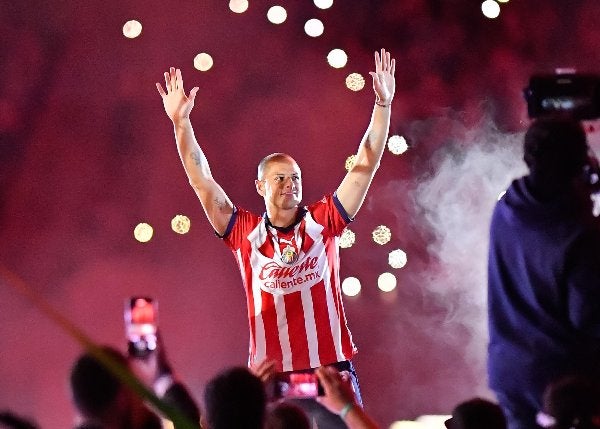 Chicharito Hernández en su presentación con Chivas