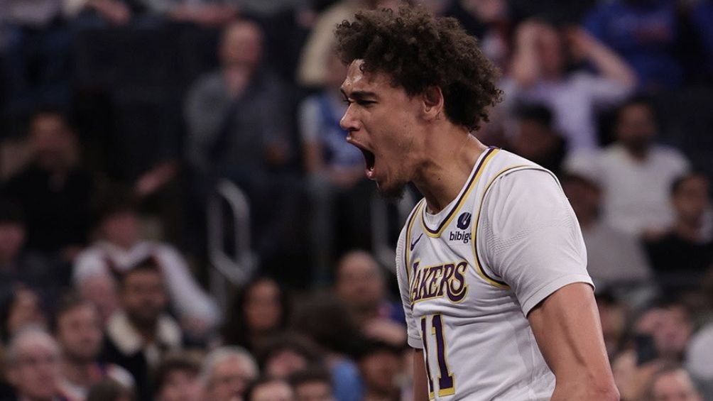 Jaxson Hayes celebra a victoria ante los Knicks