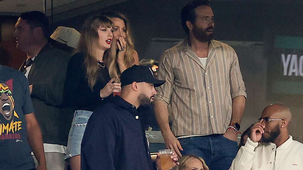 Taylor Swift, Blake Lively y Ryan Reynolds en un partido de los Chiefs