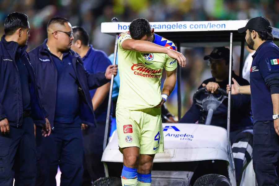 Sebastián Cáceres salió lesionado ante León
