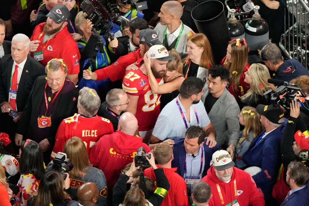 Taylor Swift en la celebración con Travis Kelce